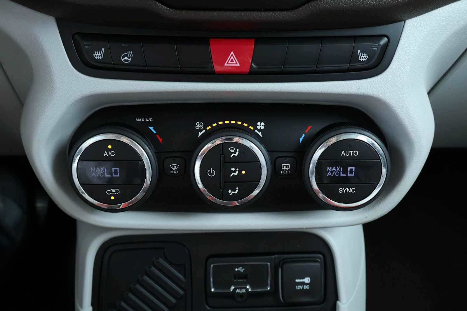 2015 Jeep Renegade Limited - Photo 28