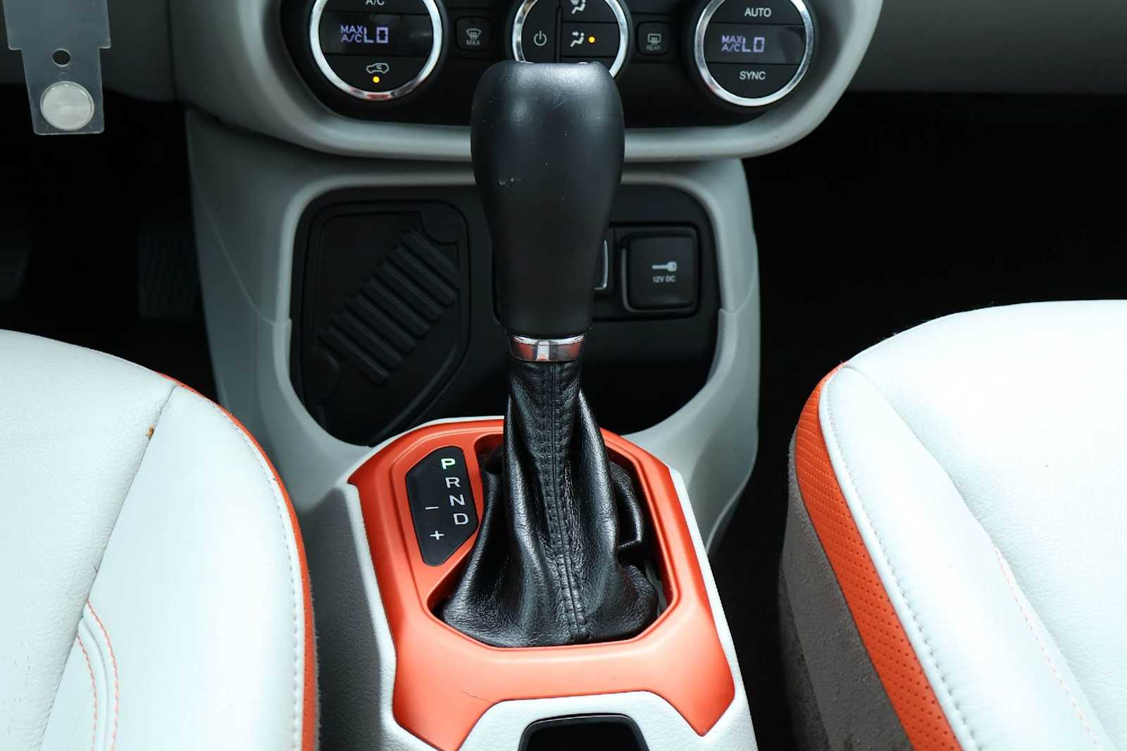 2015 Jeep Renegade Limited - Photo 17