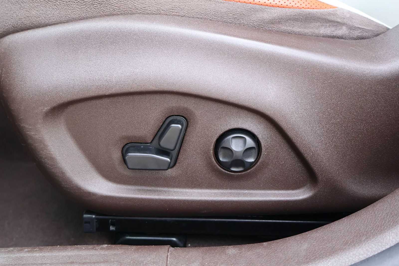 2015 Jeep Renegade Limited - Photo 24