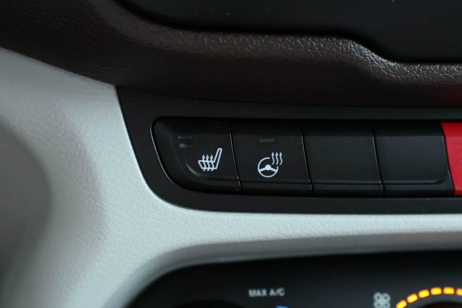 2015 Jeep Renegade Limited - Photo 25