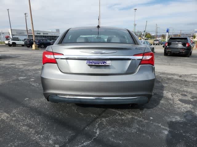 2013 Chrysler 200 LX 4