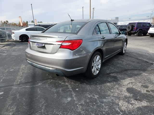 2013 Chrysler 200 LX 5