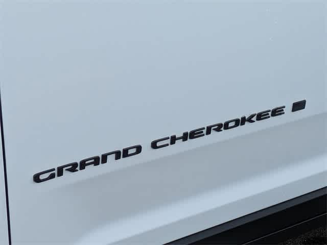 2025 Jeep Grand Cherokee Altitude X 12