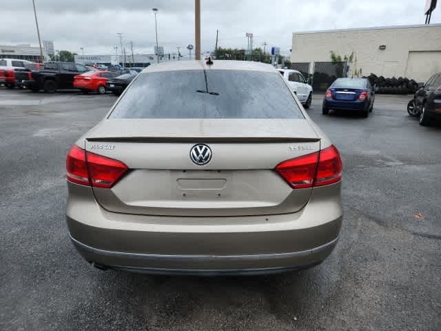 2015 Volkswagen Passat 1.8T SEL Premium 4