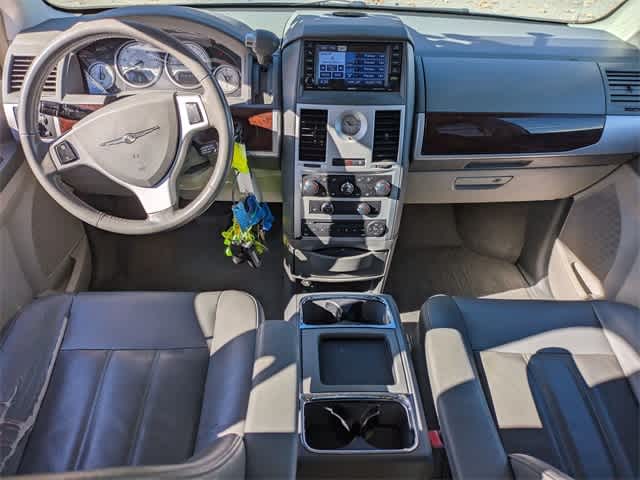 2010 Chrysler Town & Country Touring 13