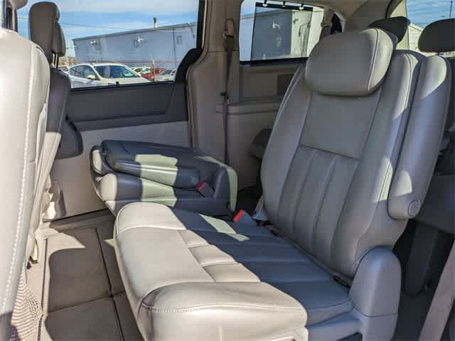 2010 Chrysler Town & Country Touring 17