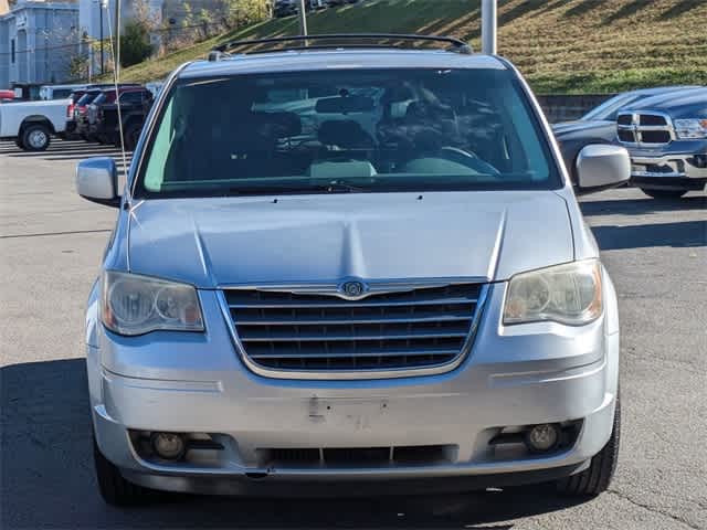 2010 Chrysler Town & Country Touring 9