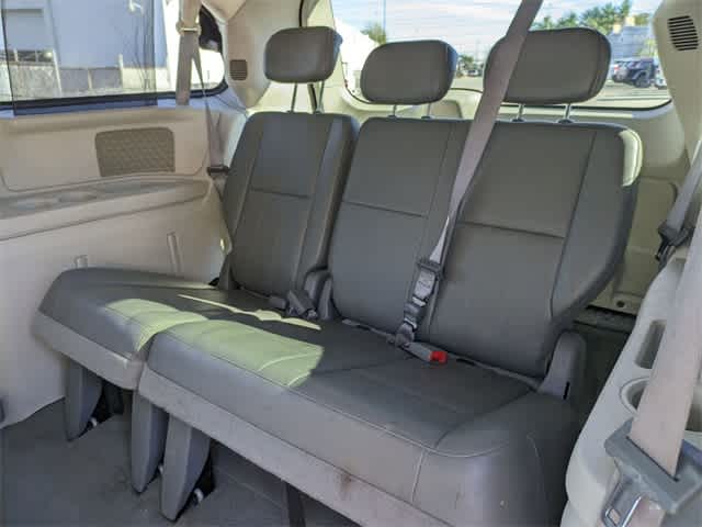 2010 Chrysler Town & Country Touring 18