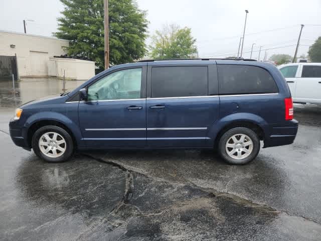 2009 Chrysler Town & Country Touring 2