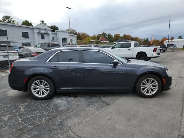 2017 Chrysler 300 Limited 6