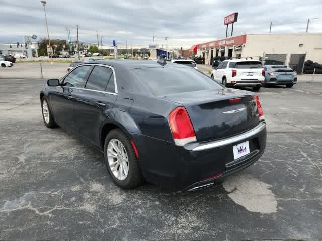 2017 Chrysler 300 Limited 3