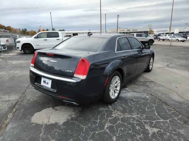 2017 Chrysler 300 Limited 5