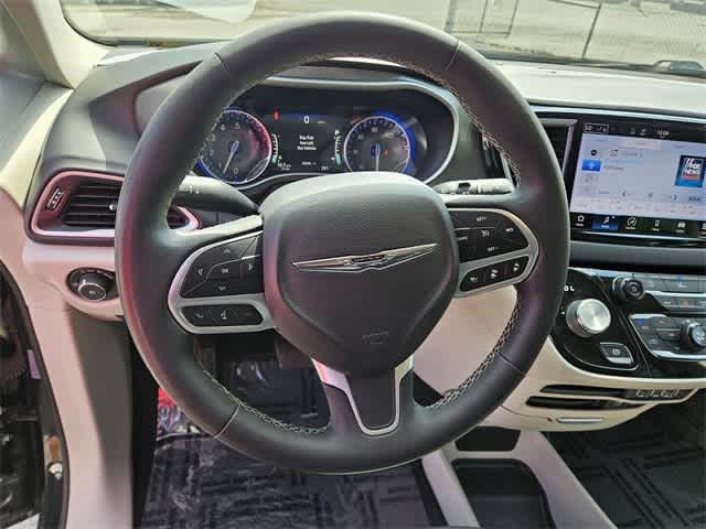 2022 Chrysler Pacifica Touring L 19