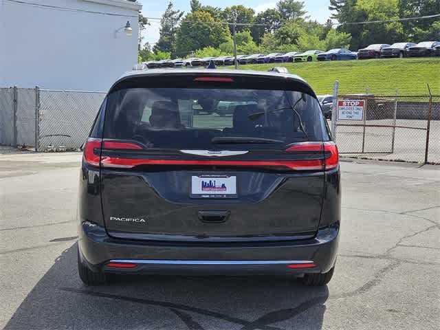 2022 Chrysler Pacifica Touring L 5