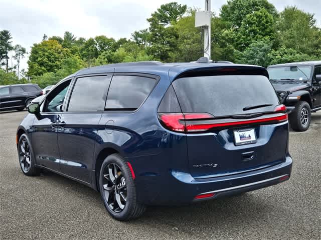 2024 Chrysler Pacifica Touring L 4