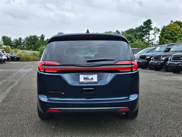 2024 Chrysler Pacifica Touring L 5