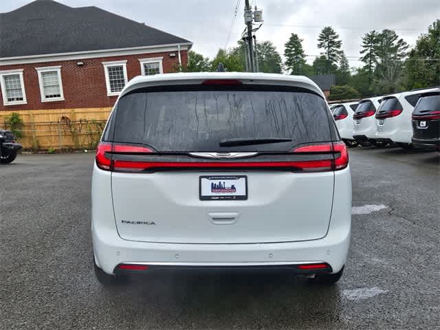 2025 Chrysler Pacifica Select 5