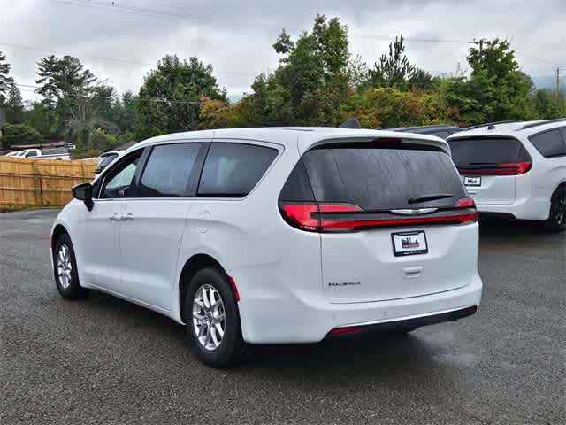 2025 Chrysler Pacifica Select 4