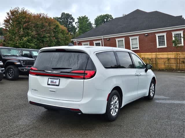 2025 Chrysler Pacifica Select 6