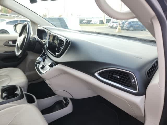 2021 Chrysler Pacifica Touring L 15