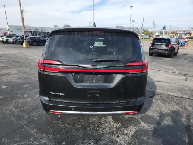 2021 Chrysler Pacifica Touring L 4