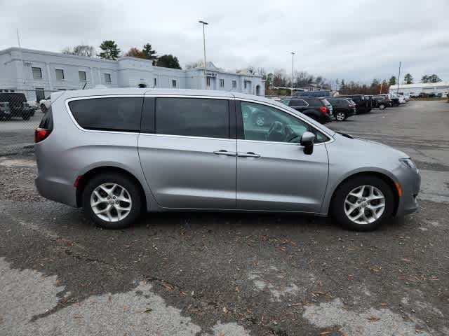 2017 Chrysler Pacifica Touring Plus 6