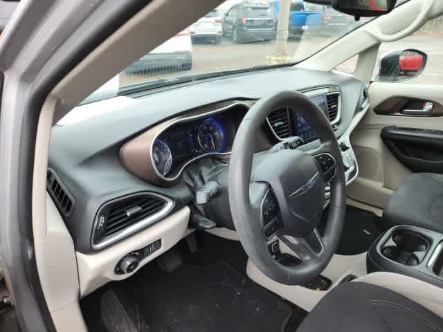 2017 Chrysler Pacifica Touring Plus 11