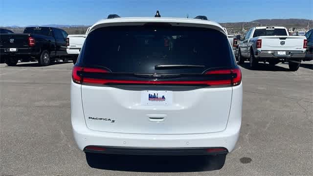 2024 Chrysler Pacifica Touring L 5