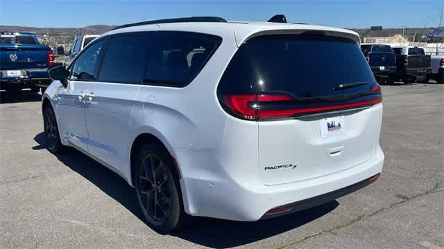 2024 Chrysler Pacifica Touring L 4