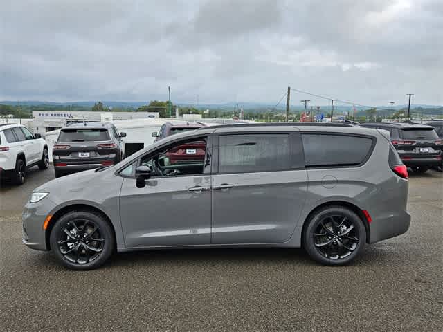 2024 Chrysler Pacifica Touring L 3