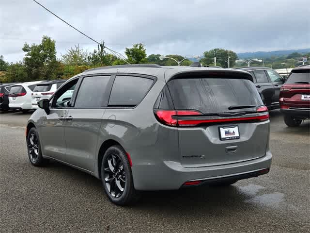 2024 Chrysler Pacifica Touring L 4