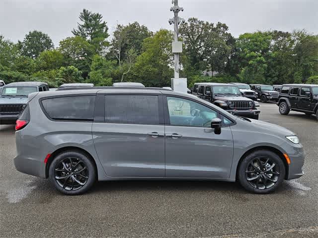 2024 Chrysler Pacifica Touring L 7