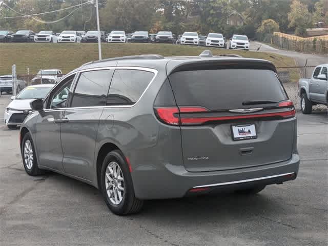 2022 Chrysler Pacifica Touring L 4