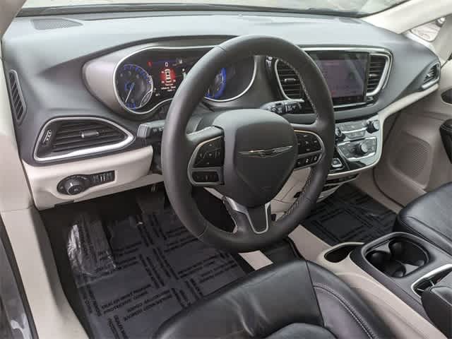 2022 Chrysler Pacifica Touring L 2