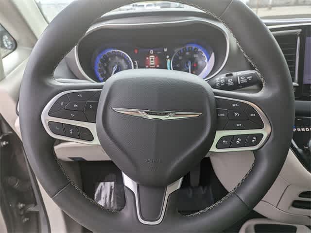 2022 Chrysler Pacifica Touring L 24