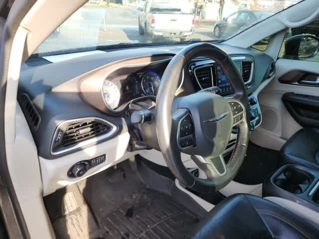 2017 Chrysler Pacifica TOURING L 11