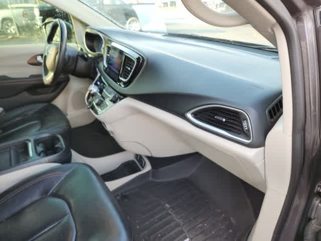 2017 Chrysler Pacifica TOURING L 15