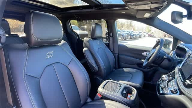 2024 Chrysler Pacifica Touring L 14