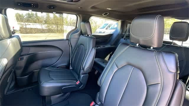 2024 Chrysler Pacifica Touring L 13