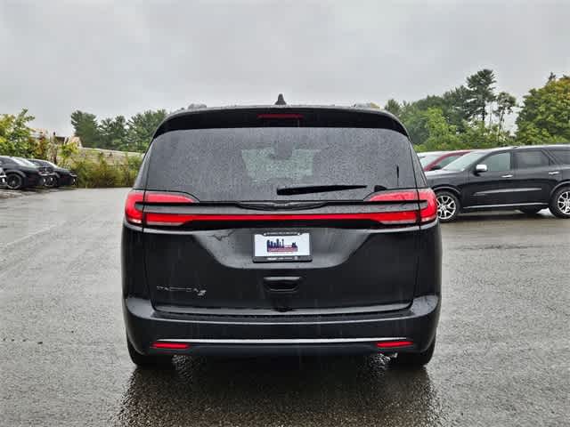 2024 Chrysler Pacifica Touring L 5