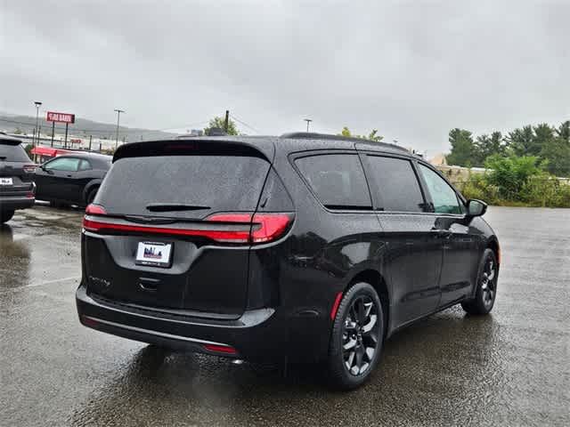 2024 Chrysler Pacifica Touring L 6