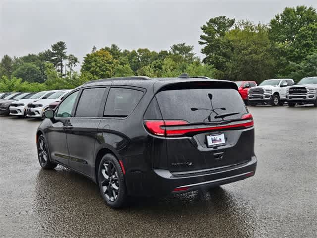 2024 Chrysler Pacifica Touring L 4