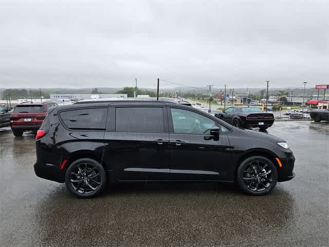 2024 Chrysler Pacifica Touring L 7