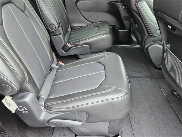 2025 Chrysler Pacifica Select 31