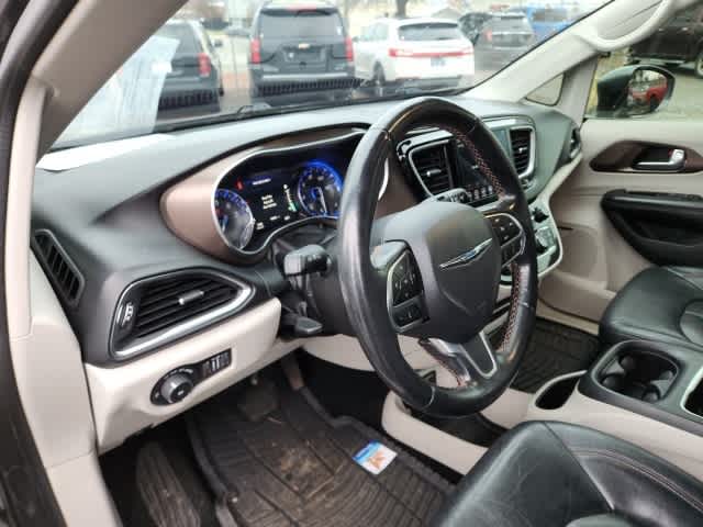 2019 Chrysler Pacifica Touring L Plus 11