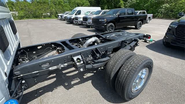 2024 Ram 3500 Chassis Cab SLT 4WD Crew Cab 60 CA 172.4 WB 19