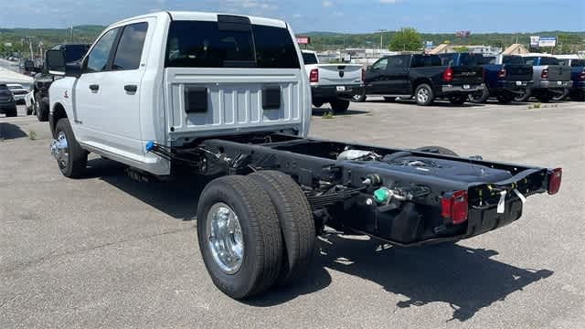 2024 Ram 3500 Chassis Cab SLT 4WD Crew Cab 60 CA 172.4 WB 4