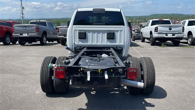 2024 Ram 3500 Chassis Cab SLT 4WD Crew Cab 60 CA 172.4 WB 5