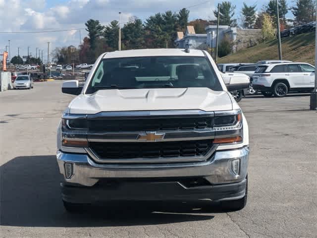 2017 Chevrolet Silverado 1500 LT 4WD Crew Cab 143.5 9