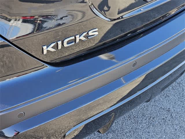 2022 Nissan Kicks S 12